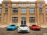 Alpine A110 R 70 davanti alla sede storica Boulogne-Billancourt