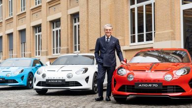 Luca De Meo con le Alpine A110 R 70