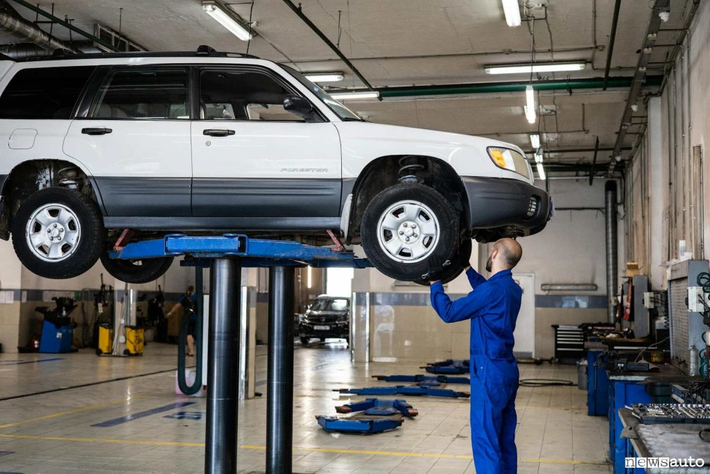 Auto in officina sul ponte, Maggiori saranno le garanzie accessorie e maggiori saranno le tutele per l'auto