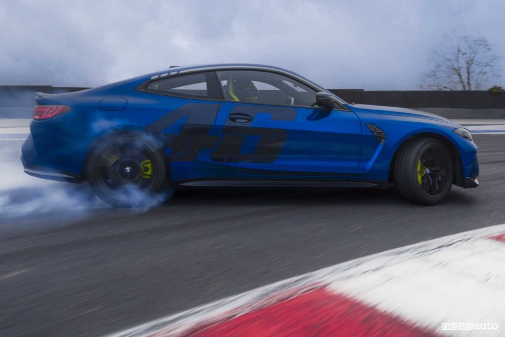 BMW M4 CS Edition VR46 Sport in drifting