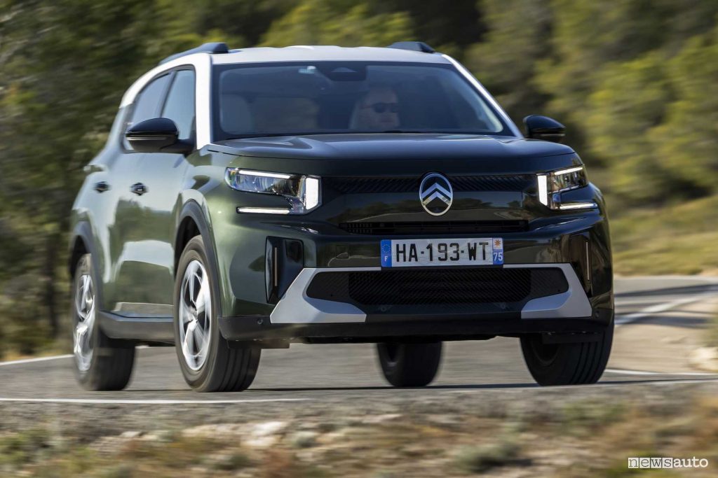 Citroen C3 Aircross Hybrid Max su strada