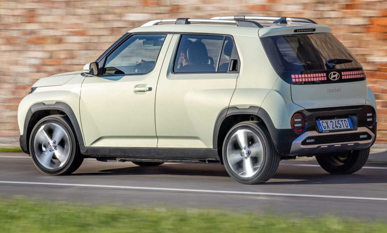 Hyundai Inster su strada, durante il test per la recensione