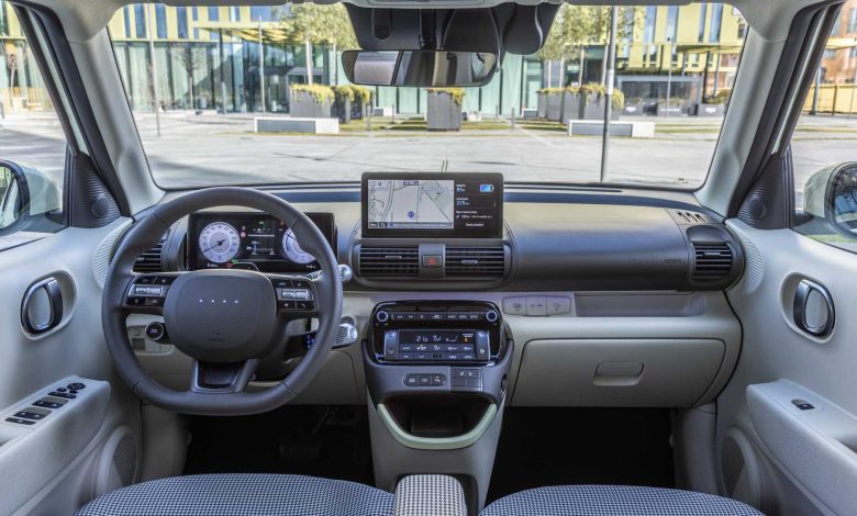 La plancia e l'abitacolo della nuova Hyundai Inster