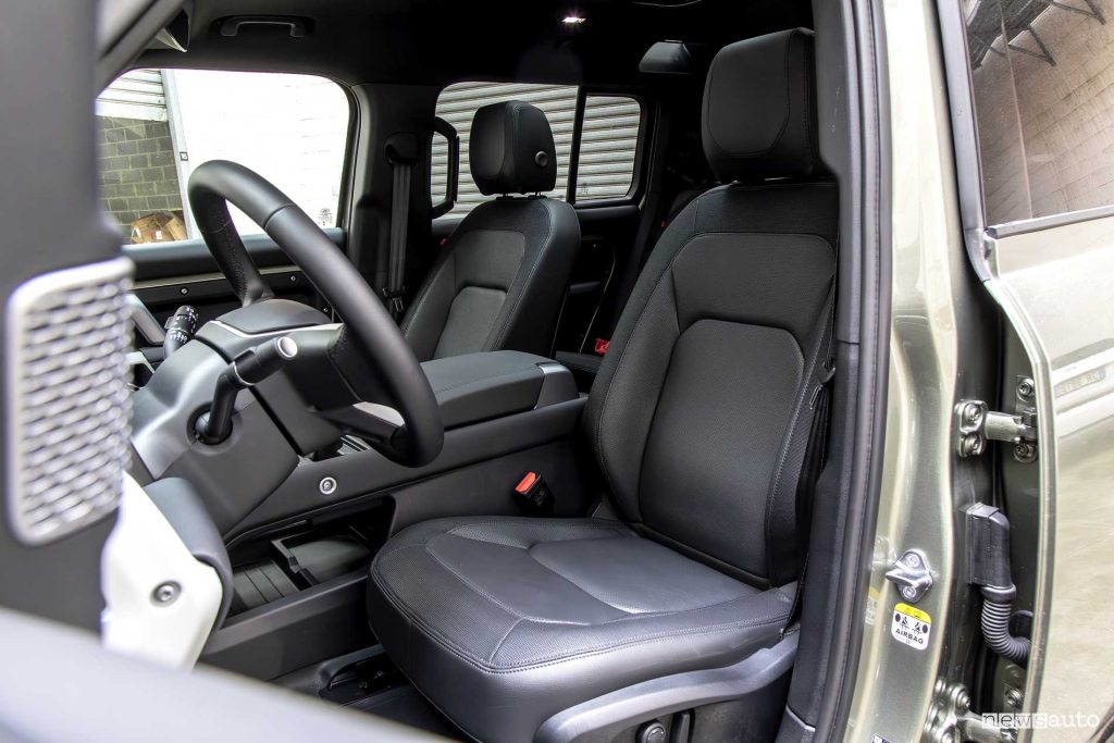 Land Rover Defender 110 sedili anteriori abitacolo