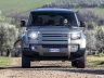 Land Rover Defender 110 sullo sterrato