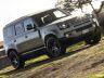 Land Rover Defender 110 sullo sterrato