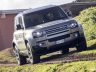 Land Rover Defender 110 sullo sterrato