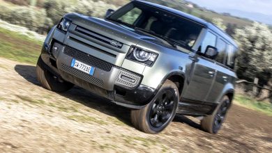 Land Rover Defender 110 sullo sterrato