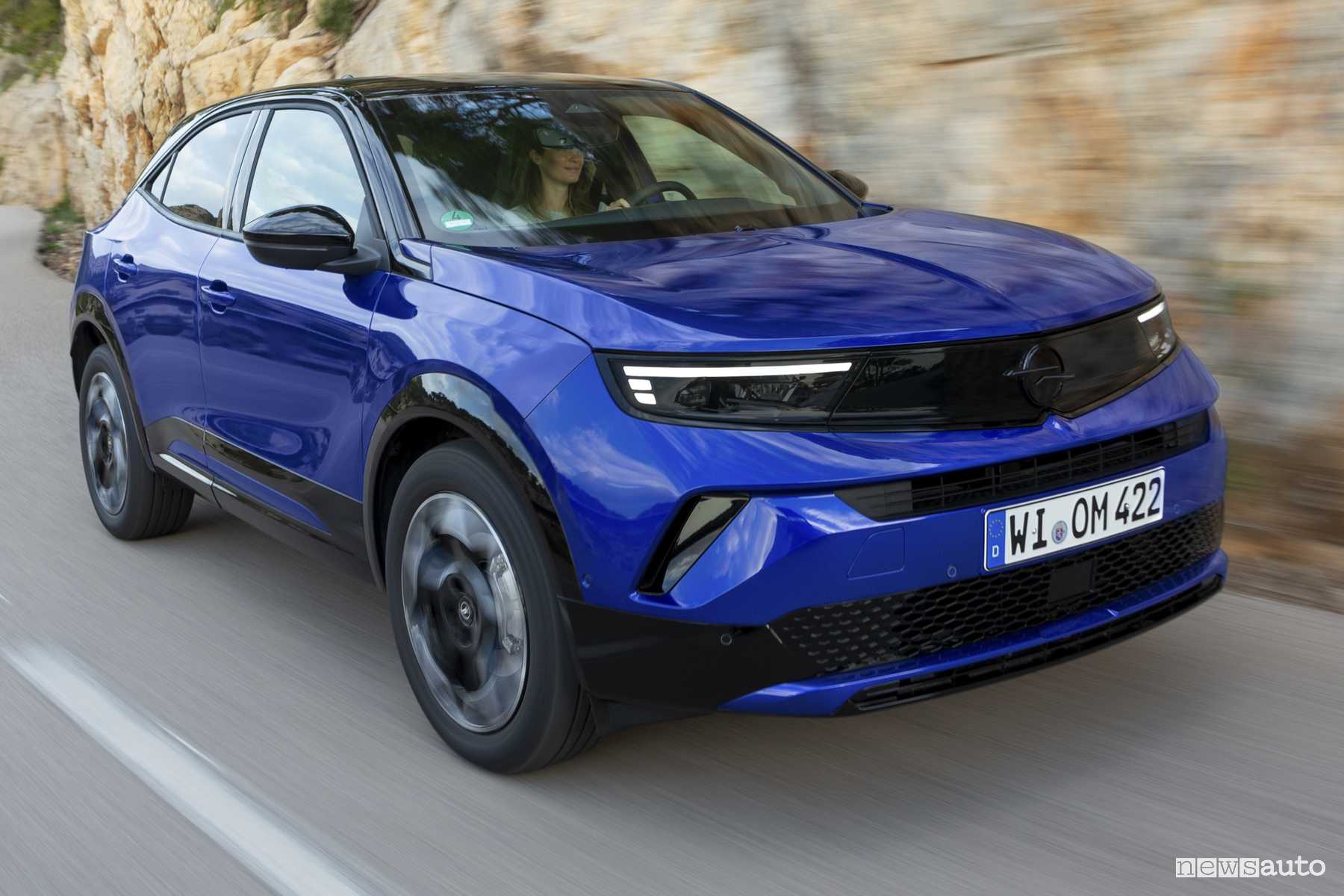 Opel Mokka Hybrid su strada