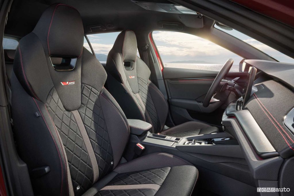 Skoda Octavia RS sedili anteriori abitacolo