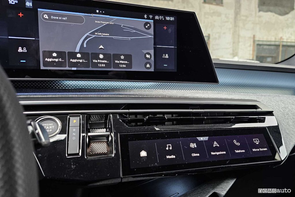 Peugeot E-5008 display infotainment i-Cockpit