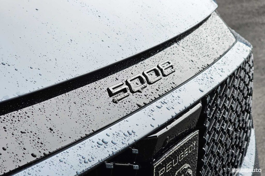Peugeot E-5008 logo cofano anteriore
