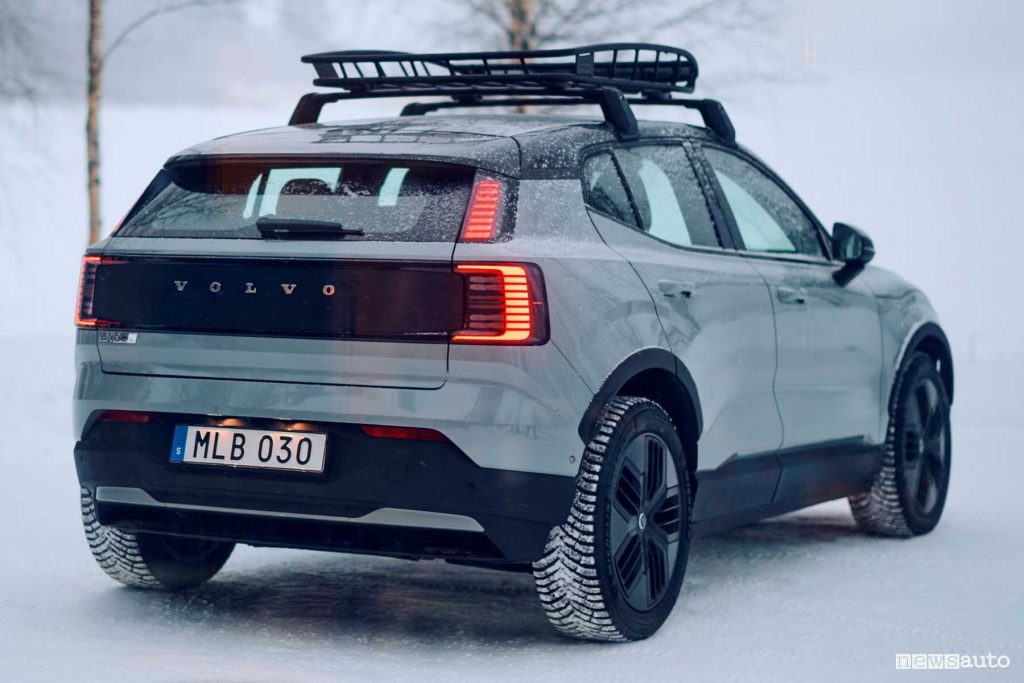 Volvo EX30 Cross Country posteriore 3/4