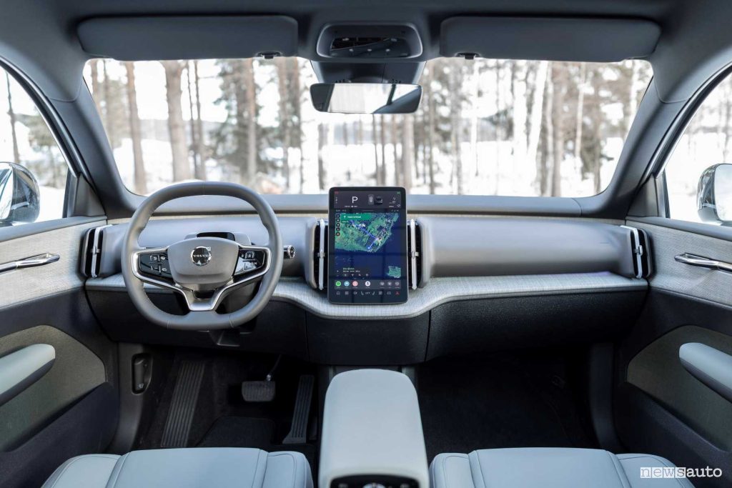 Volvo EX30 Cross Country plancia abitacolo