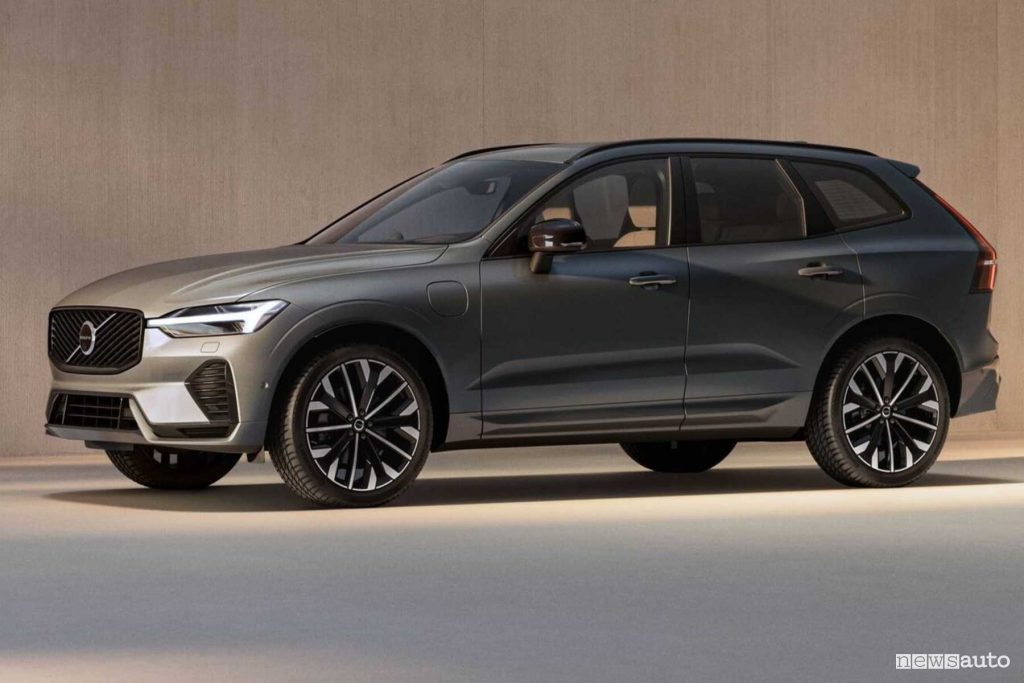 Volvo XC60 2025 anteriore 3/4