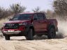 Toyota Hilux GR Sport II in derapata sulla sabbia
