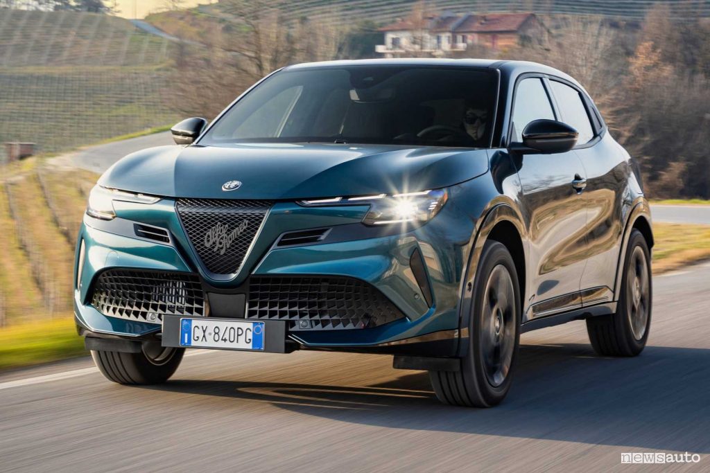 Alfa Romeo Junior Q4 su strada