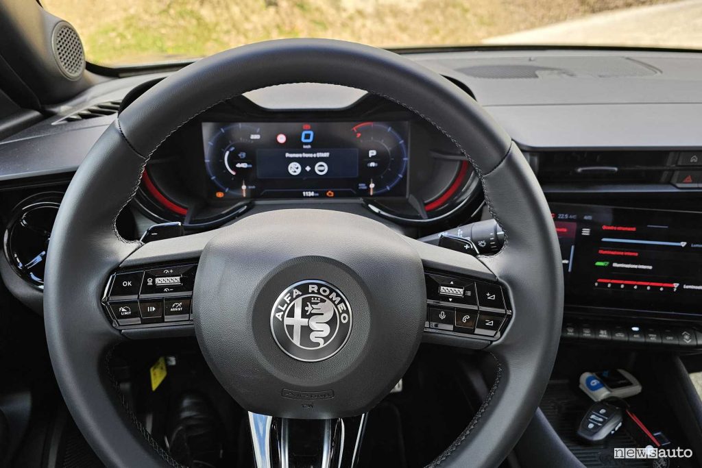 Alfa Romeo Junior Q4 display quadro strumenti