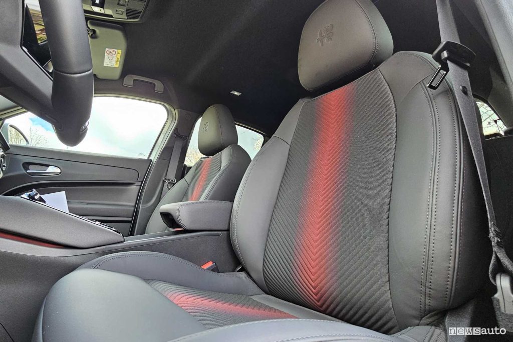 Alfa Romeo Junior Q4 sedili abitacolo