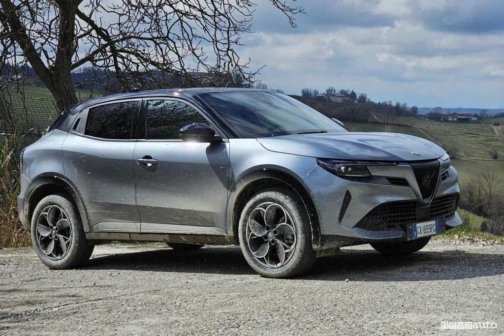 Alfa Romeo Junior Q4 anteriore 3/4