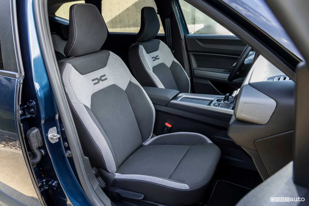Dacia Bigster Journey sedili anteriori
