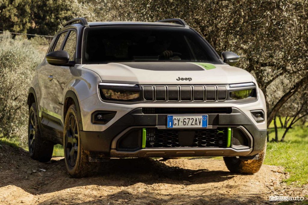 Jeep Avenger 4xe anteriore 3/4