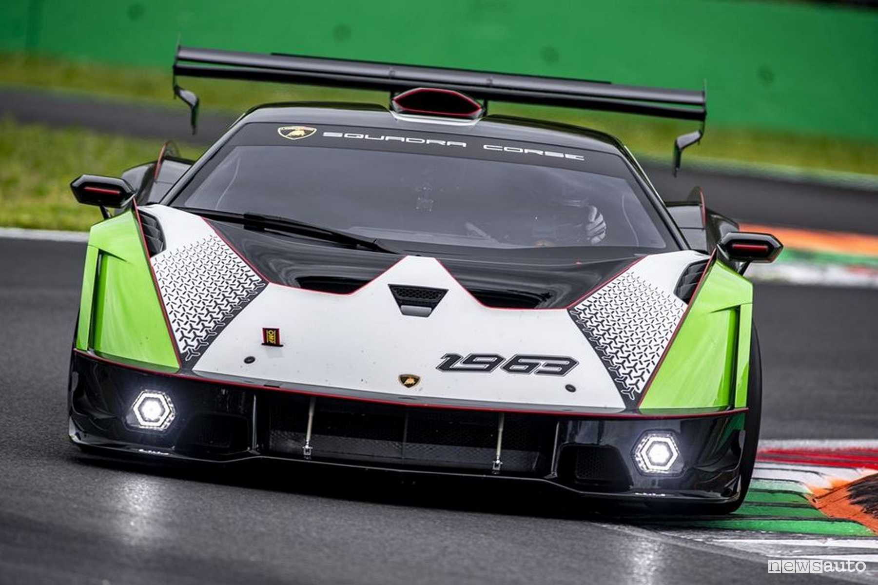 Lamborghini Essenza SCV12 hypercar per gare in pista