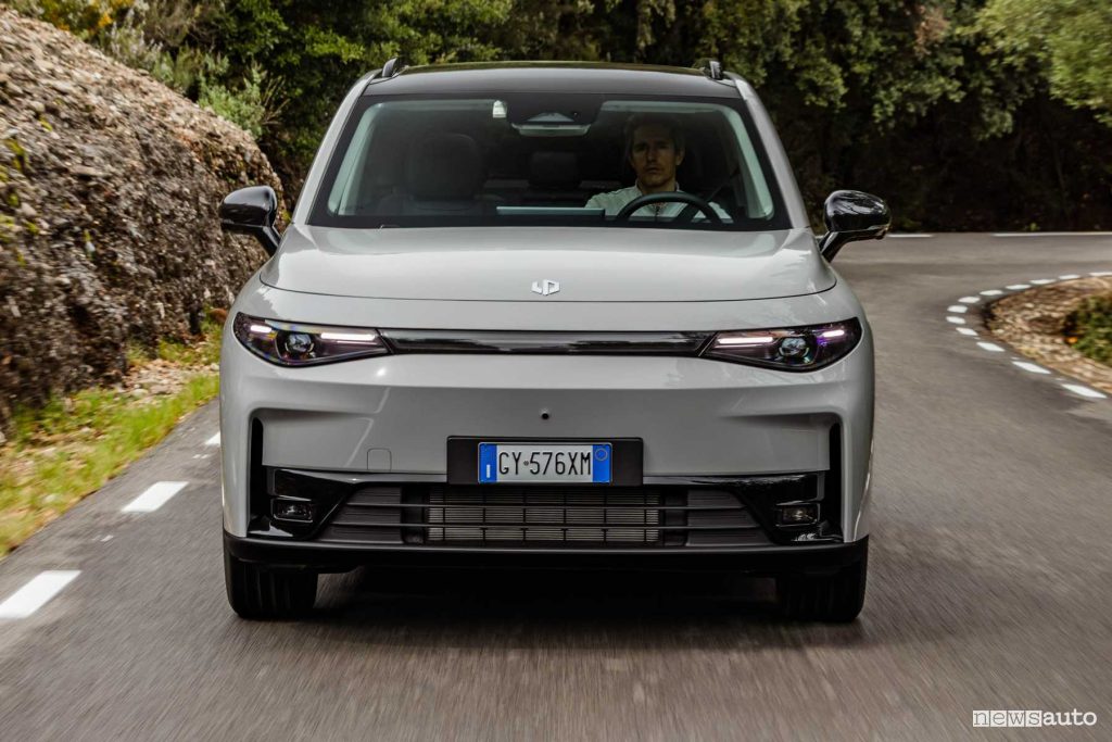 Leapmotor C10 REEV su strada