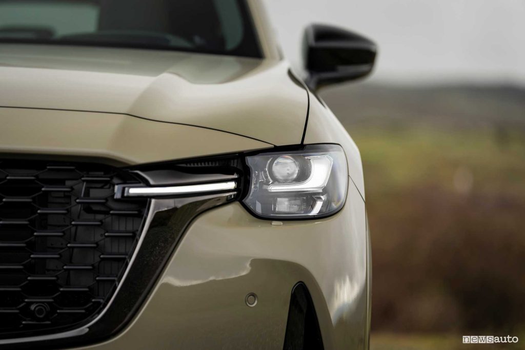 Mazda CX-60 2025 faro anteriore