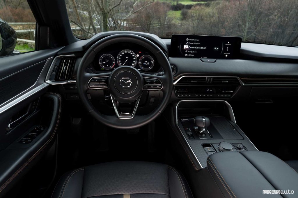 Mazda CX-60 2025 plancia abitacolo