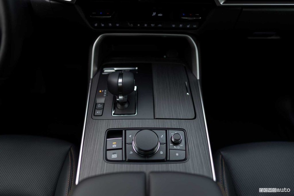 Mazda CX-60 2025 console centrale comandi