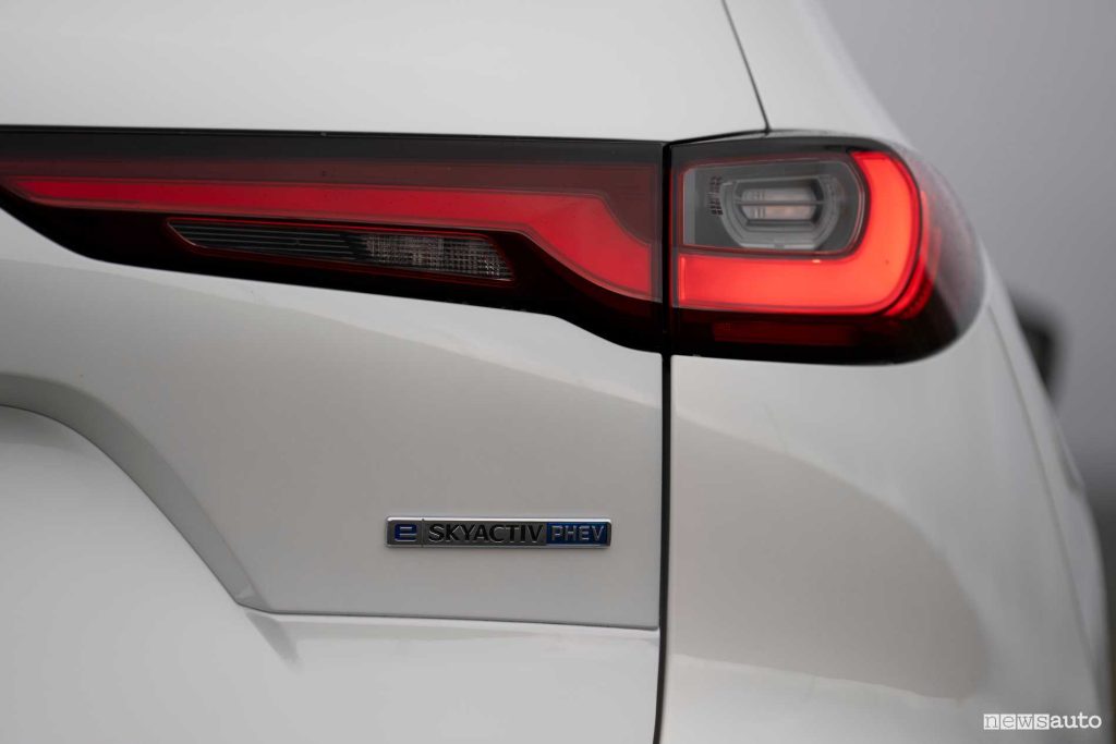 Mazda CX-60 e-Skyactiv PHEV 2025 faro posteriore