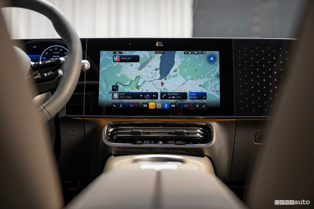 Nuova Mercedes-Benz CLA display infotainment