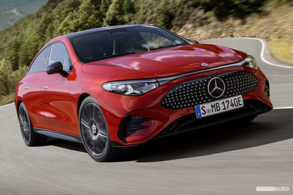 Nuova Mercedes-Benz CLA su strada