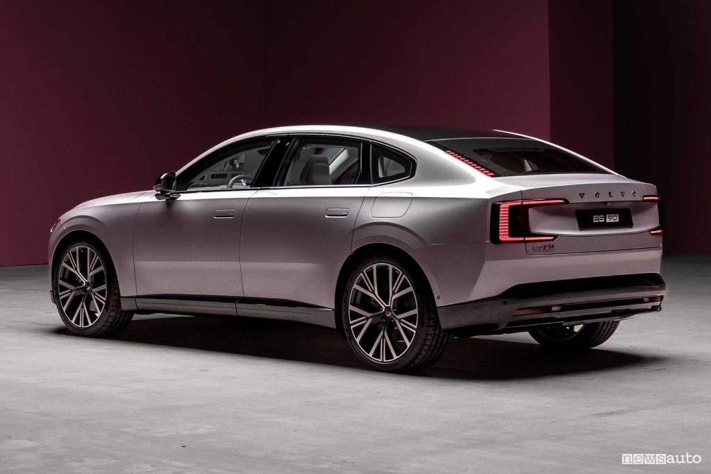 Volvo ES90 posteriore 3/4