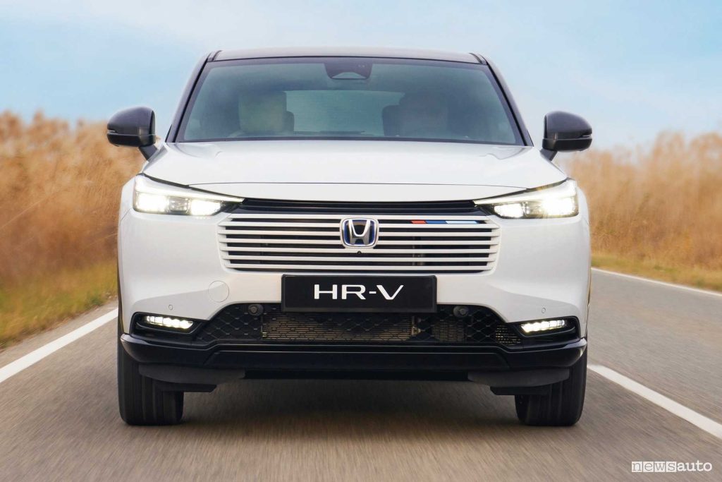 Honda HR-V eHEV 2025 su strada