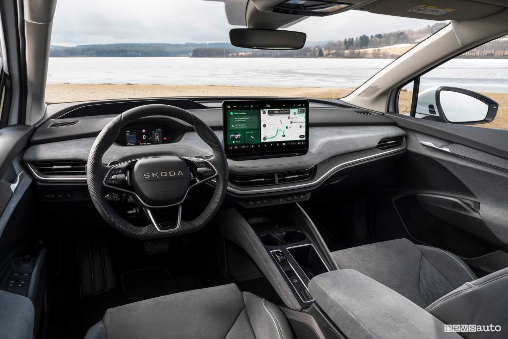 Skoda Enyaq Coupé 2025 plancia abitacolo