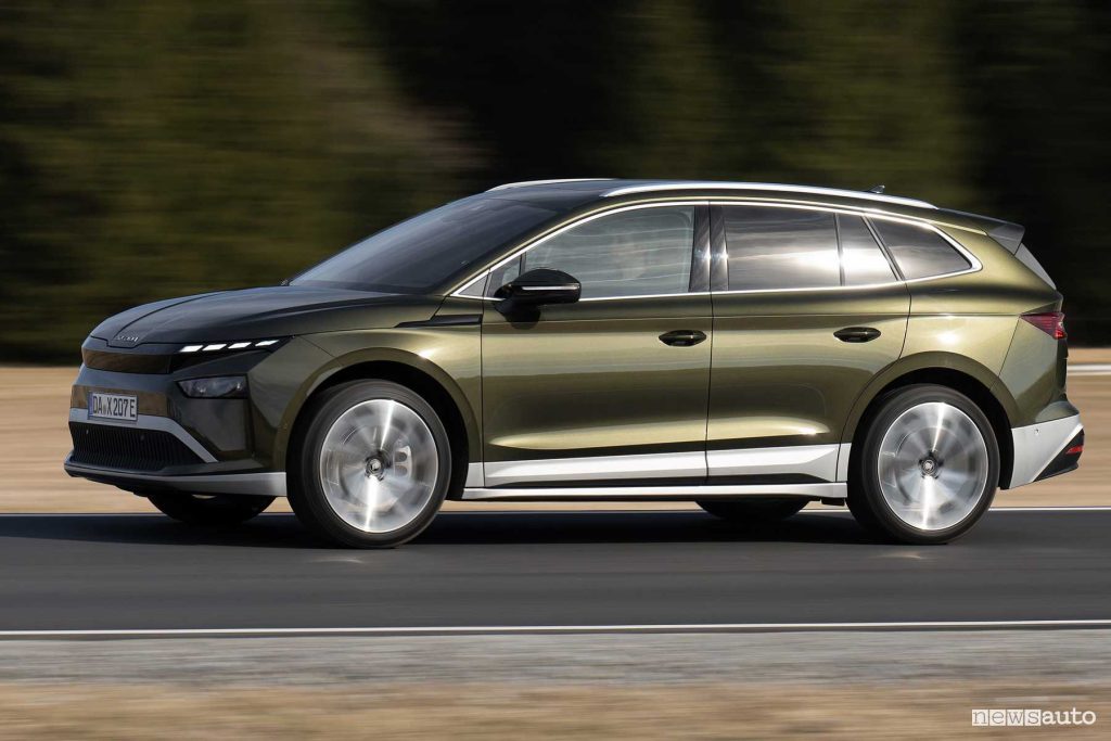 Skoda Enyaq 2025 su strada