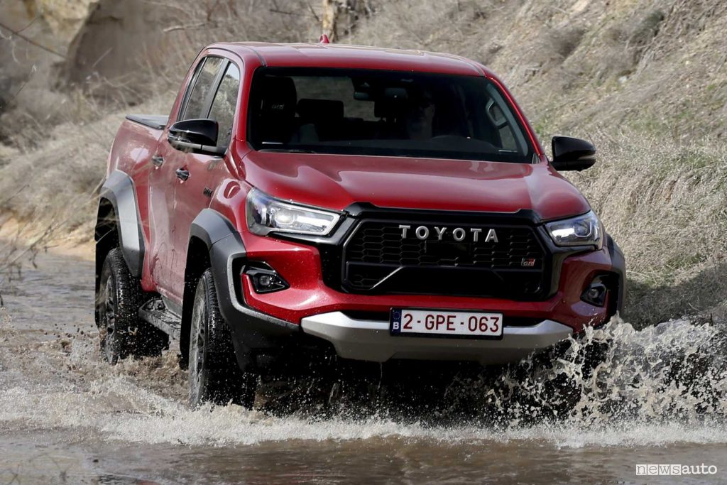 Toyota Hilux GR Sport II guado