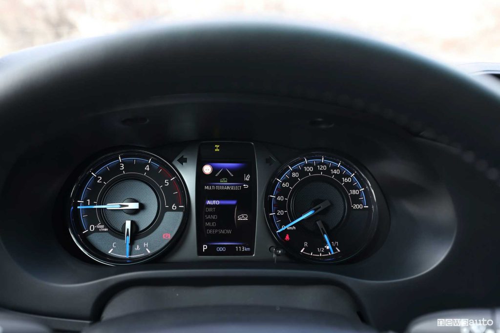 Toyota Hilux Hybrid 48 Volt display quadro strumenti