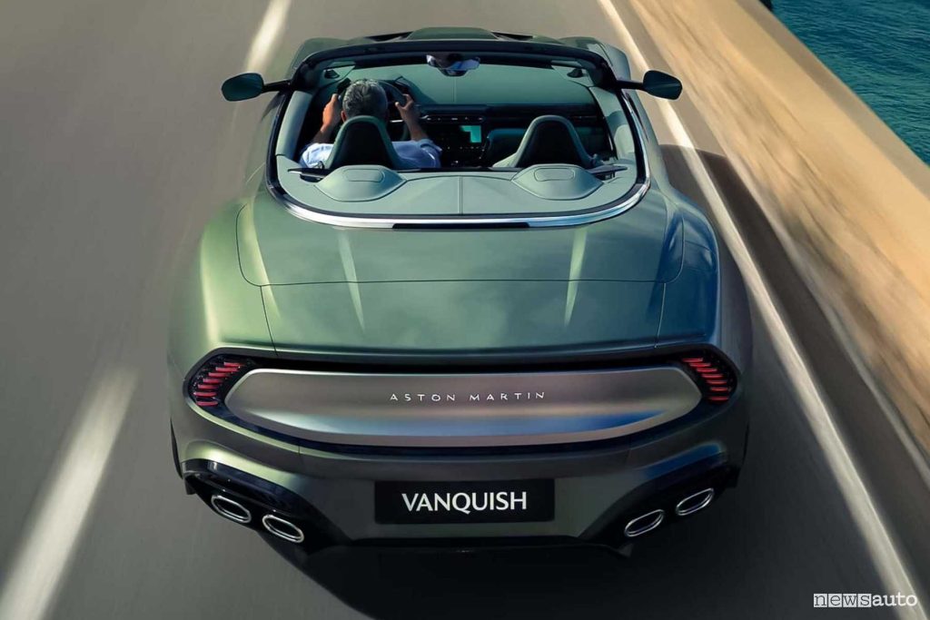 Aston Martin Vanquish Volante su strada