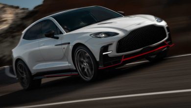 Aston Martin DBX S su strada
