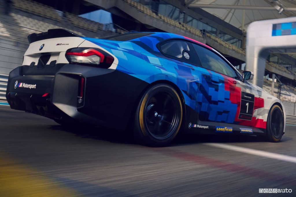 BMW M2 Racing in pista