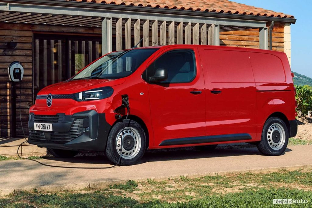 Furgone Citroën Jumpy disponibile sia con motore diesel che elettrico