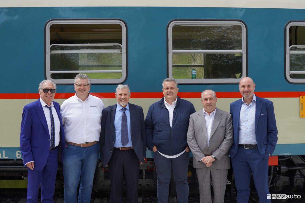 Renzo Ciucci, HVM Sales&Marketing Manager, Roberto Roasio, Business Development Manager Ecomotive Solutions, Giovanni Bifulco, Head of RAM e Design for Maintenance Hitachi Rail, David Fedi, AD HVM, Giovanni Deregibus, AD Ecomotive Solutions, Giovanni Fatigati, Engineering HVM