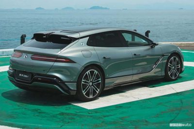 Denza Z9 GT posteriore 3/4