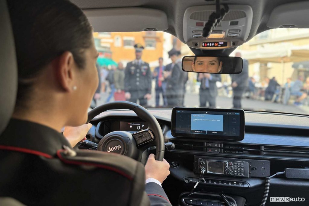 Abitacolo Jeep Avenger Carabinieri