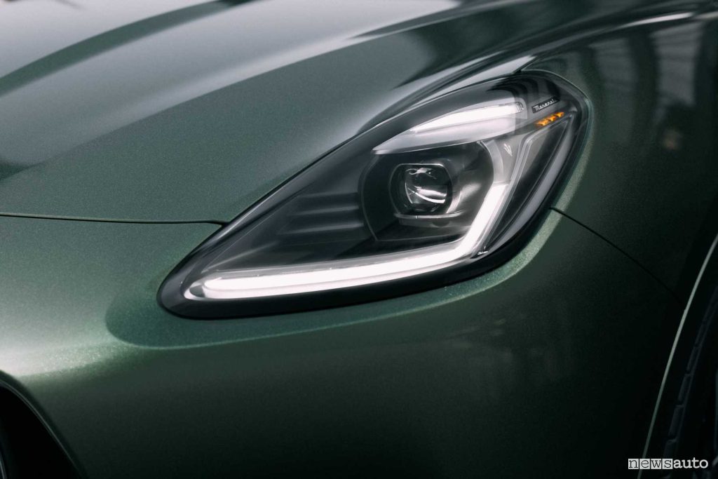 Fari firma luminosa della Maserati Gregale