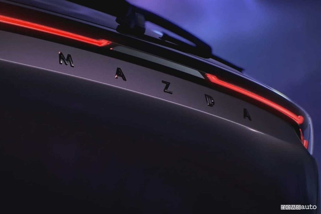 Mazda EZ-60 portellone posteriore