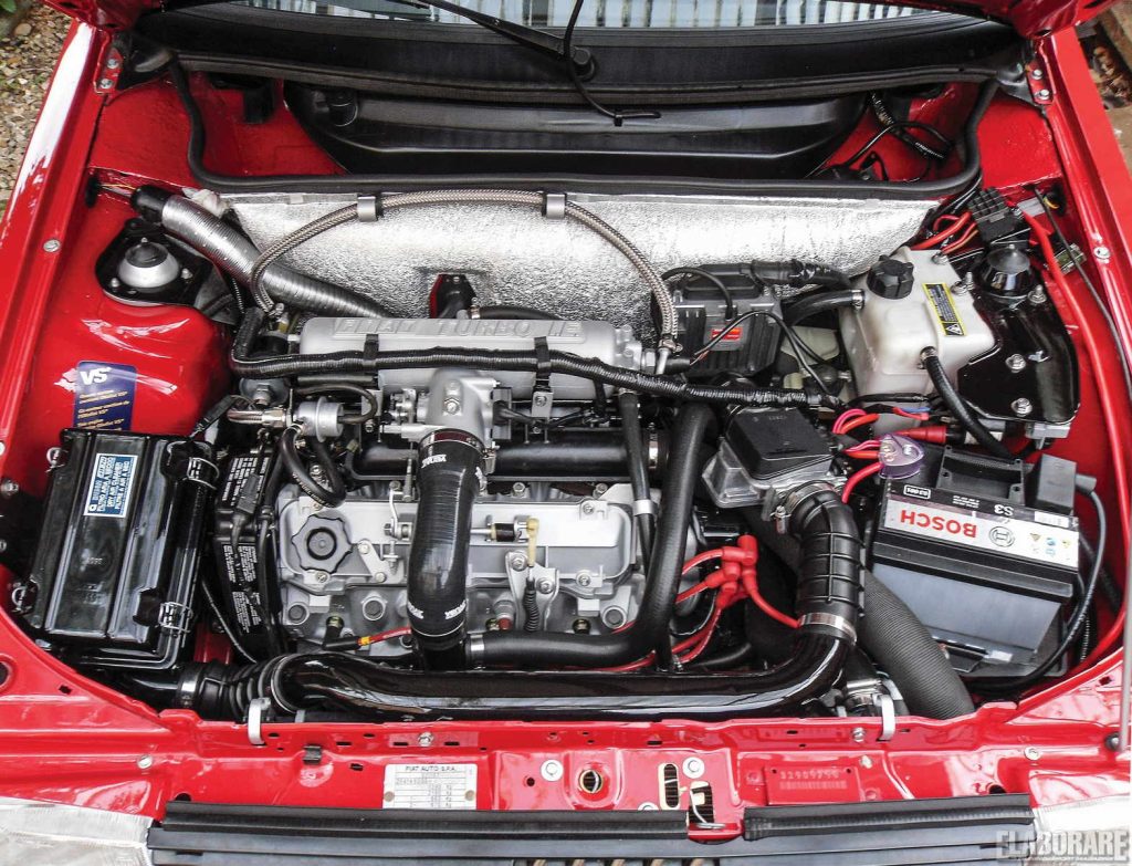Il vano motore della Fiat Uno Turbo